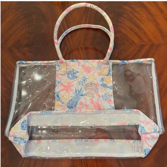 Lilly Pulitzer Clear Beach Tote Bag in Barefoot Beachcomber - Picture 6 of 11